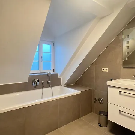 Ludwigshome Zentral, Spacious, 120qm, Klima Appartement *