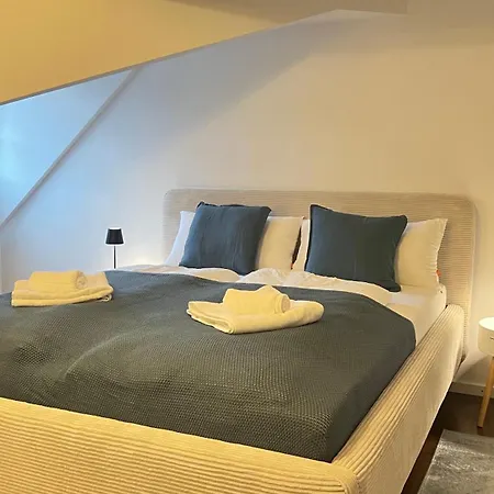 Ludwigshome Zentral, Spacious, 120qm, Klima Appartement *